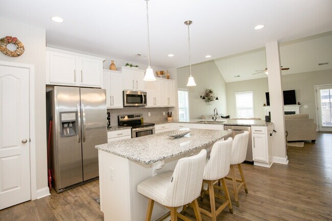 Building Photo - "Spacious 4-Bedroom Home with 2.5 Baths in...