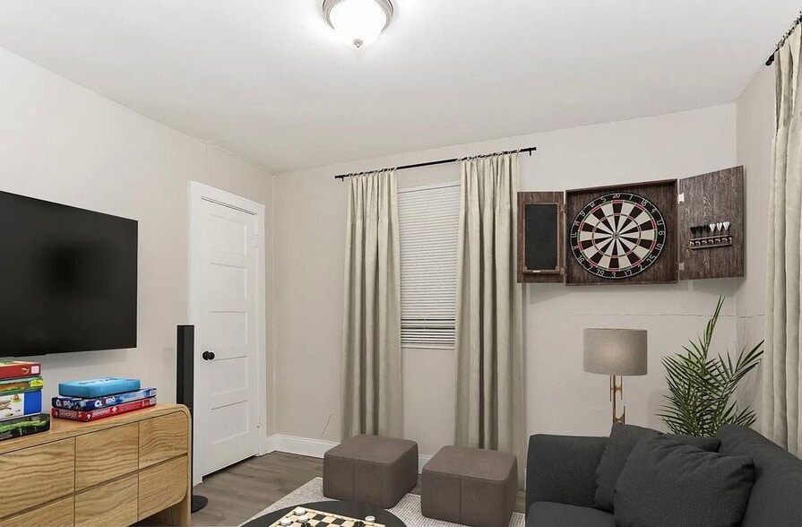 Building Photo - 1012 NE 2nd Ave