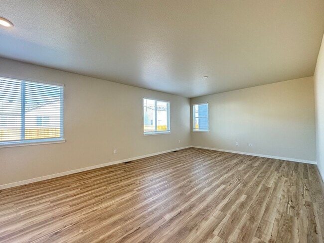 Building Photo - Beautiful newer House in Timnath Lakes!