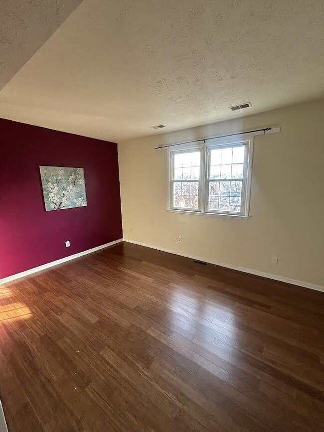 Building Photo - "Charming 3-Bedroom Townhome with 2 Full Baths in Front Royal!"