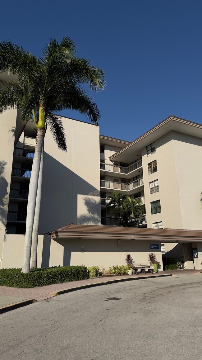 Building Photo - 651 Seaview Ct