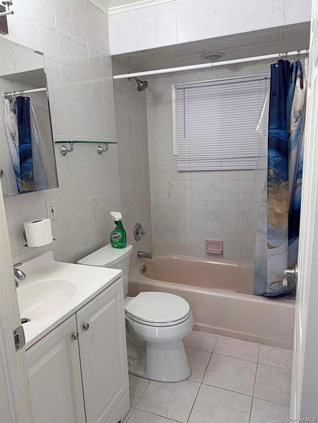 Building Photo - 10 The Spur