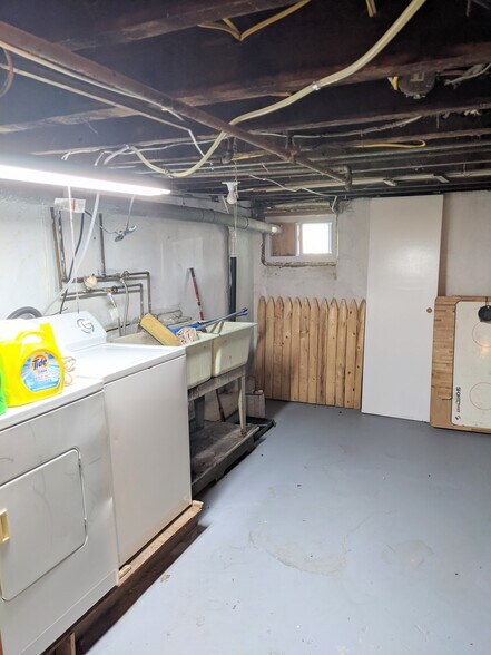 Building Photo - 24 Davis Ave