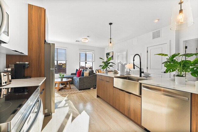 Building Photo - 600 Broadway-SI ID1240317P