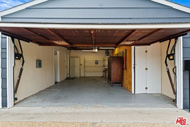 Building Photo - 8176 La Jolla Shores Dr