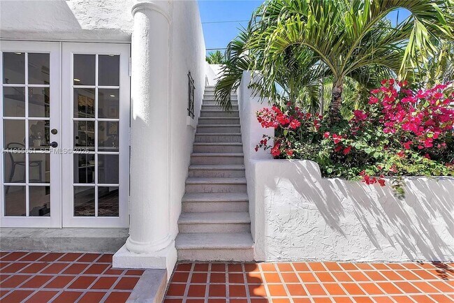 Building Photo - 4108 Palmarito St