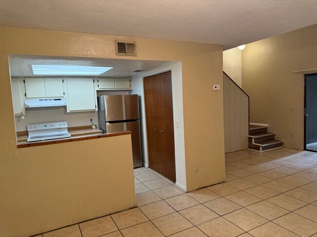 Building Photo - 4304 SW 70th Terrace
