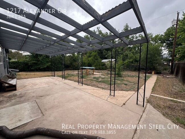 Building Photo - 1217 Alexander Cir
