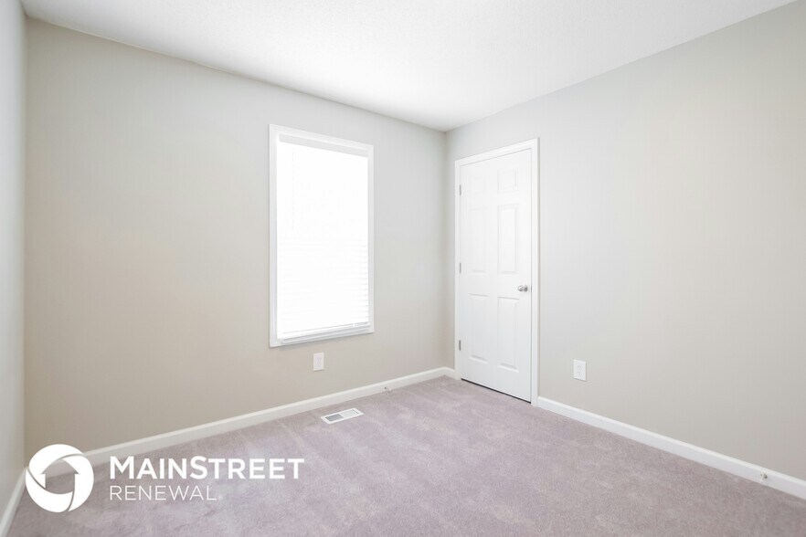 Building Photo - 444 River Trace Dr