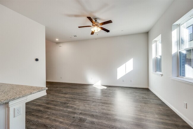 Building Photo - 2414 Ash Ln