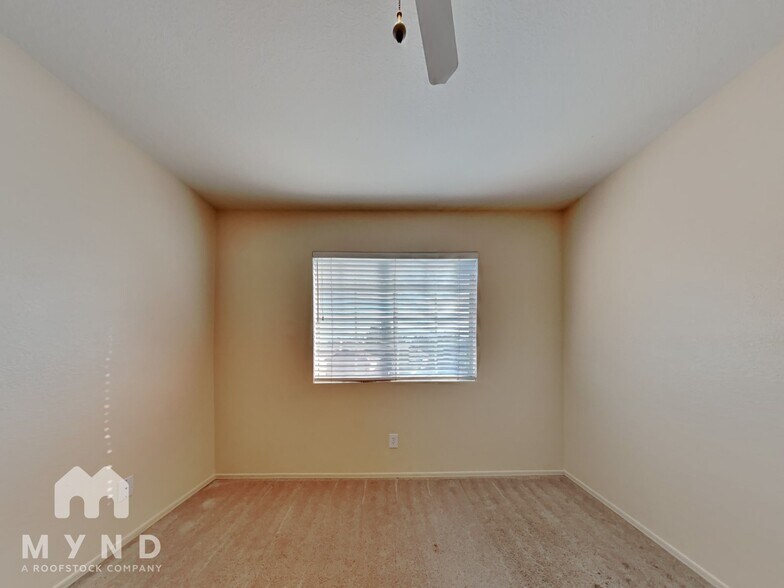 Building Photo - 3696 W Sunglade Dr