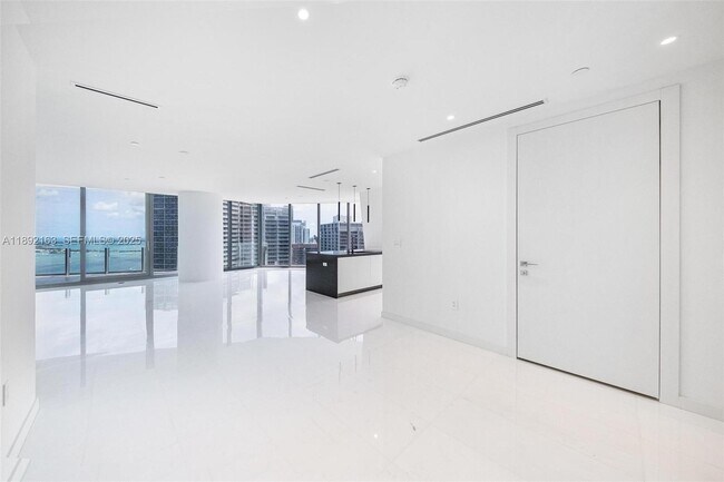 Building Photo - 300 Biscayne Blvd Way