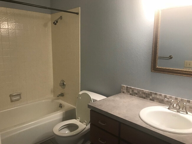 Building Photo - Great House for Rent