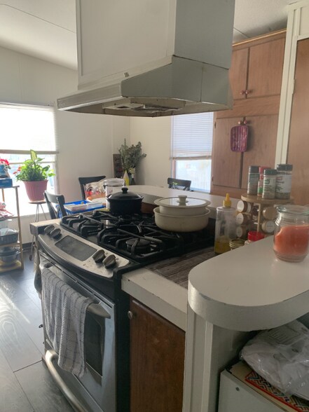 Building Photo - 6 Mark Pl