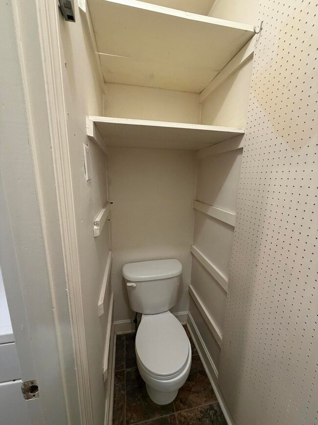 Building Photo - 115 Adams Ave