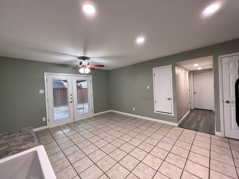 Building Photo - 2313 Placid Dr