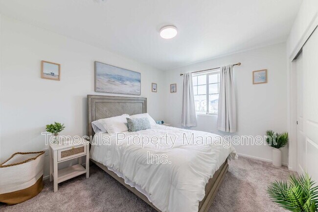 Building Photo - 4872 Goldfinch St