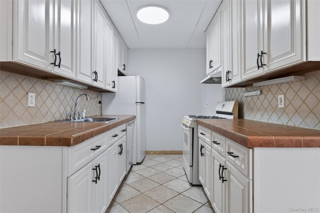 Building Photo - 135 Post Ave