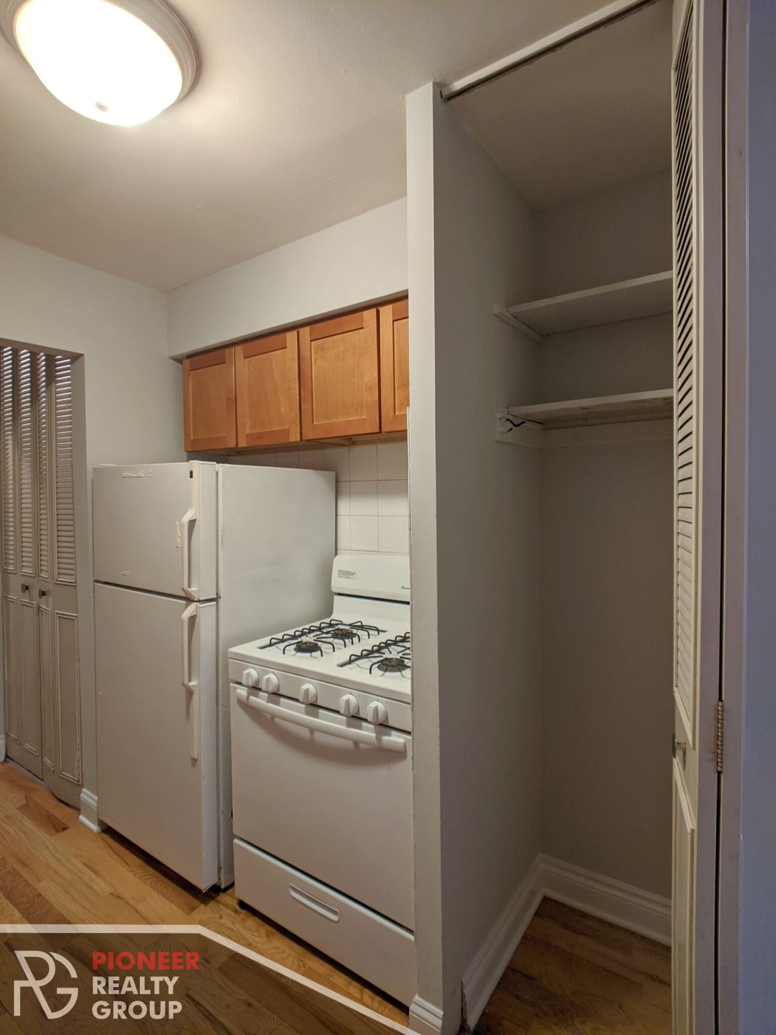 Building Photo - 502 W Briar Pl