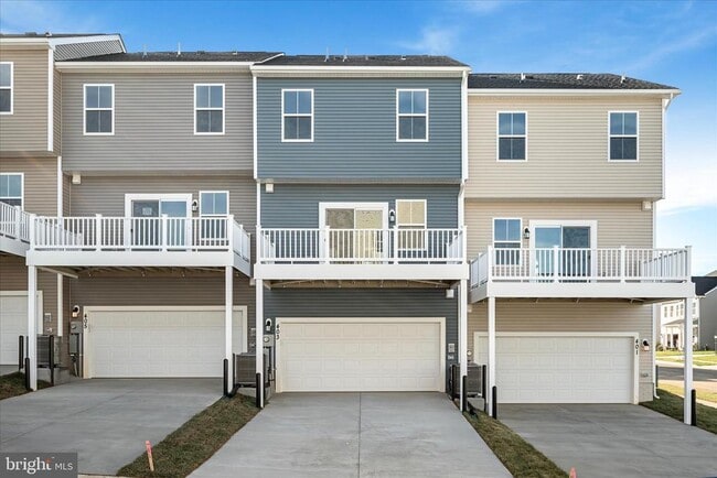 Building Photo - 403 18th Ave