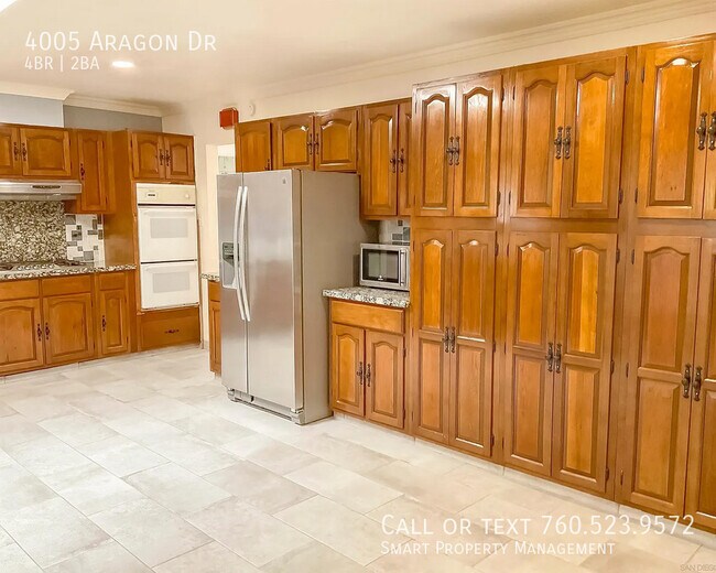 Building Photo - 4005 Aragon Dr