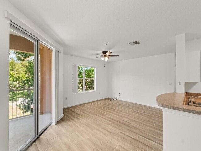 Building Photo - 5020 Fairways Cir