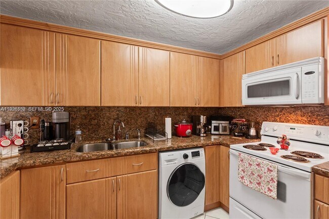 Building Photo - 1810 W 56th St