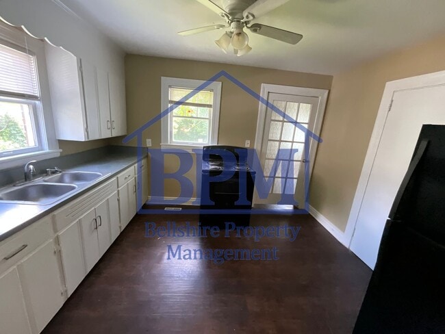 Building Photo - Spacious 3 Bed, 2 Bath Bottom-Floor Duplex...