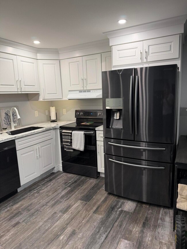 Building Photo - 387 Mansfield I