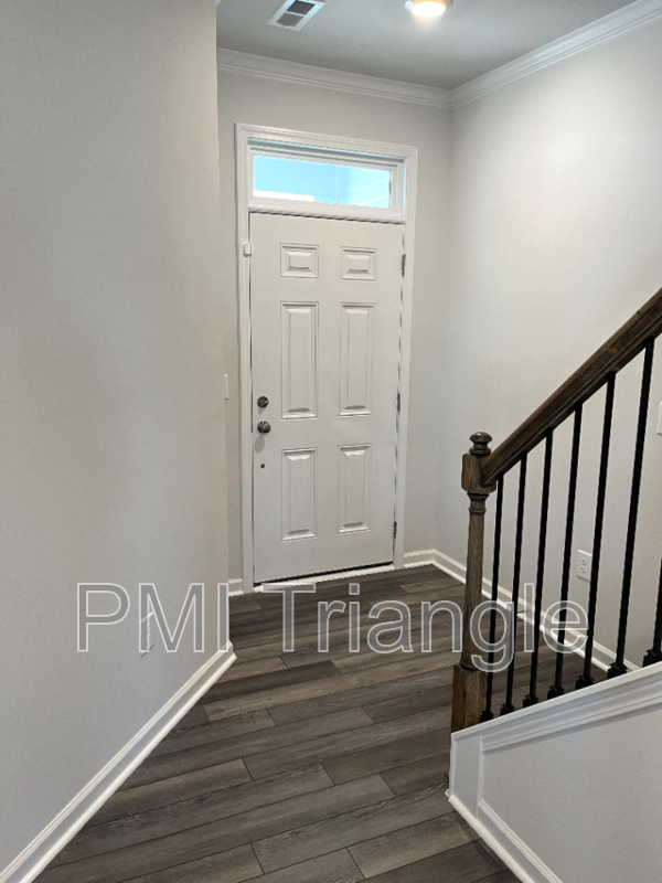Building Photo - 5049 Tura St