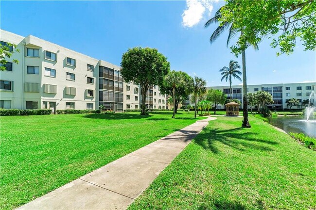 Building Photo - 3138 Via Poinciana