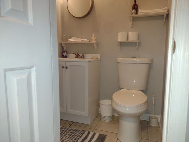 Building Photo - Beautifully renovated 4 bed 5 bath condo with a private back yard