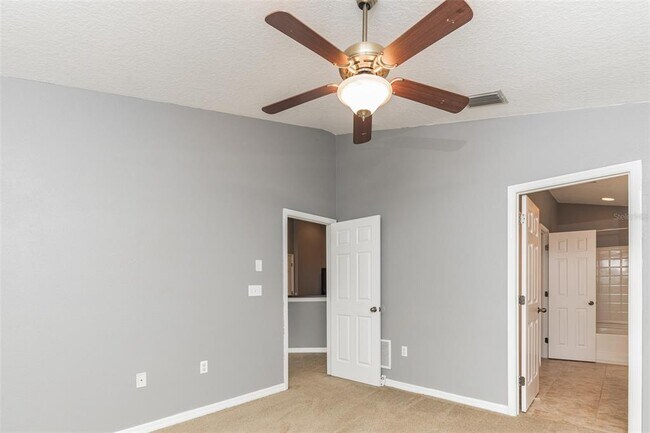 Building Photo - 6723 Breezy Palm Dr