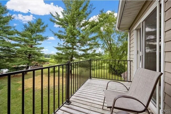 Building Photo - 2943 Lumbard Rd