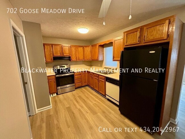 Building Photo - 3 Bedroom Townhome in Valleywood! Forest S...