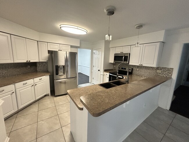 Building Photo - 800 Stardale Cir