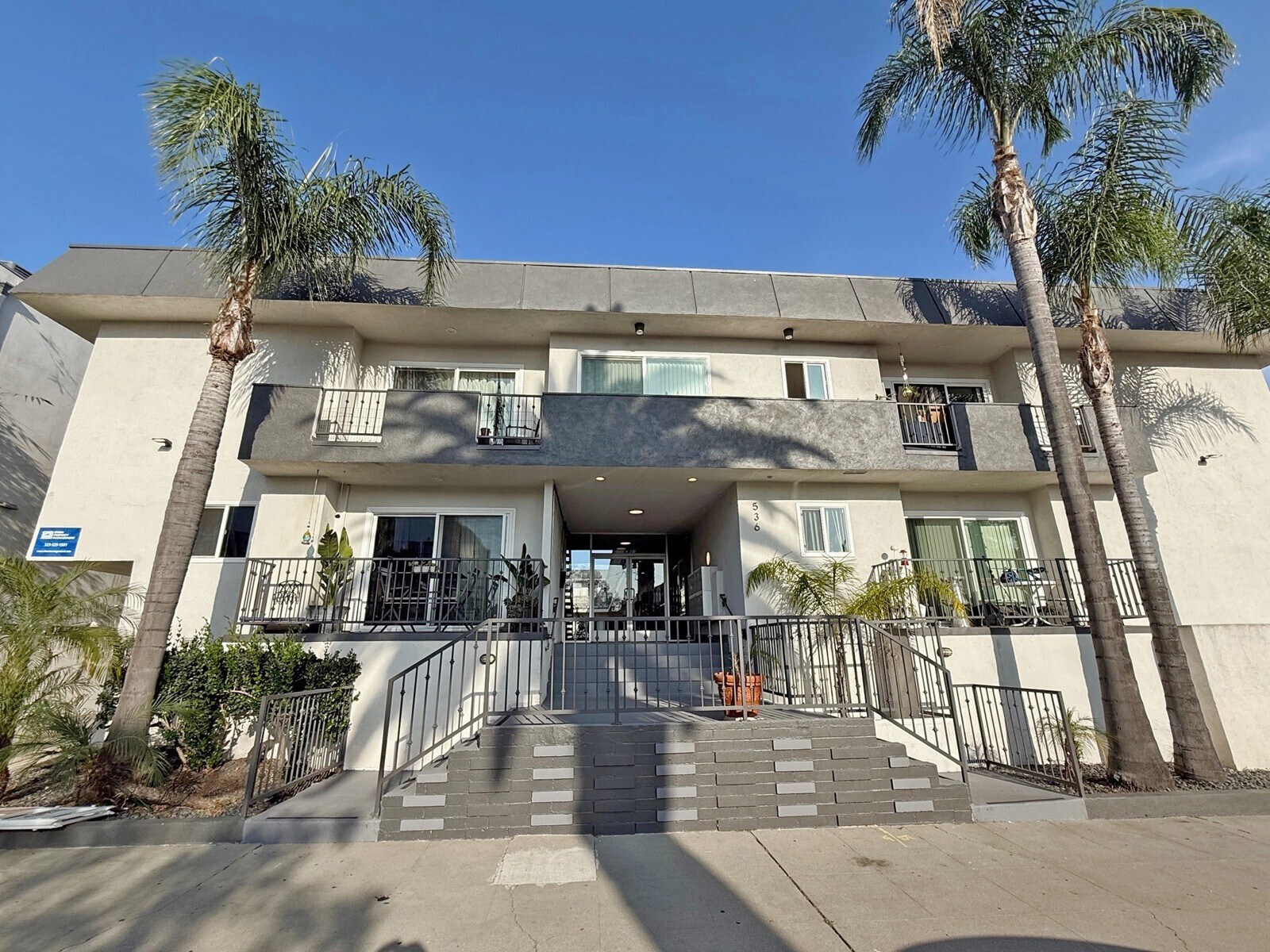 Building Photo - 536 N Sweetzer Ave