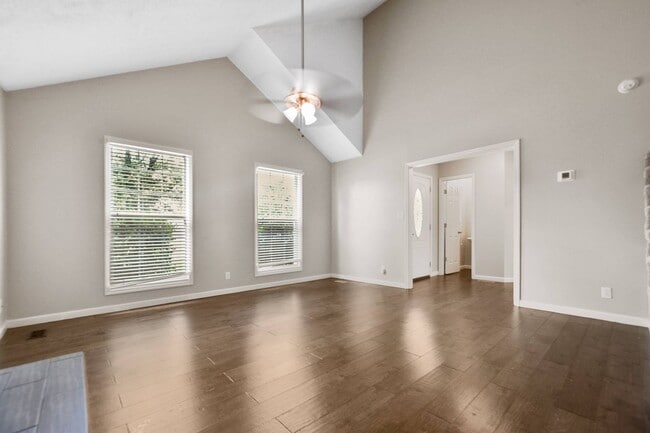 Building Photo - Pet Friendly Three Bedroom!