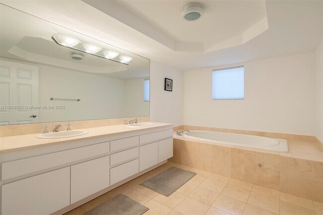 Building Photo - 16711 Collins Ave