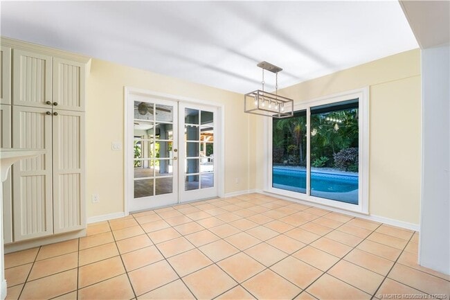 Building Photo - 7 Oakwood Dr