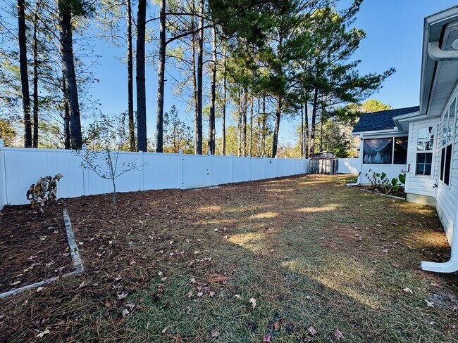 Building Photo - 932 Eaglet Cir