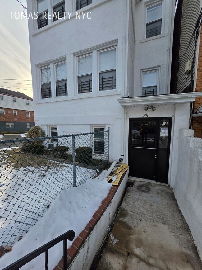 Building Photo - 35 Altonwood Pl