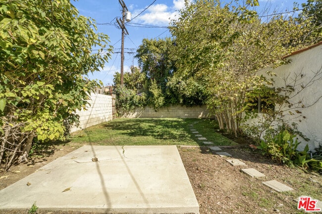 Building Photo - 2038 Malcolm Ave