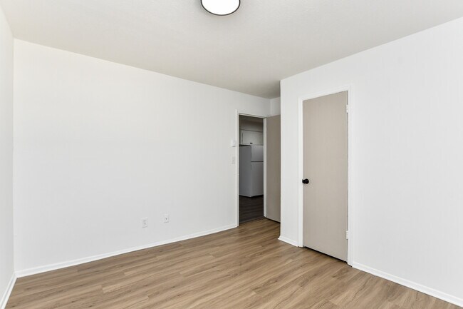 Building Photo - 409 Lily St