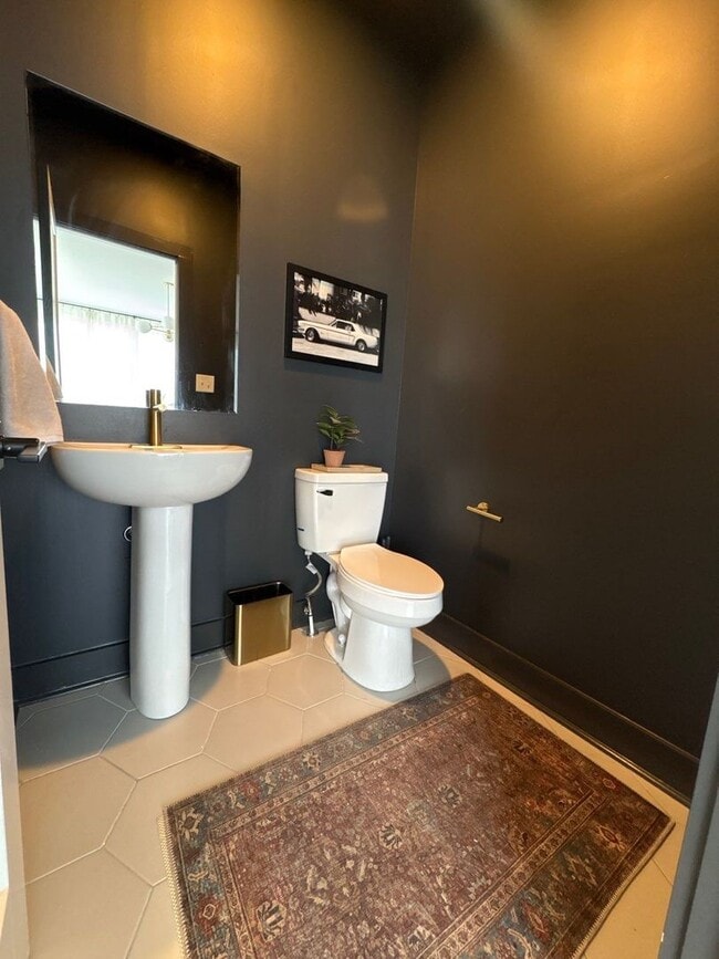 Building Photo - Fully Furnished 5 Bed, 3.5 Bath Located In East Nashville's McFerrin Park Neighborhood! Lawn Care...