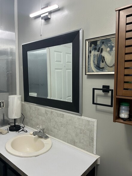 Building Photo - 12545 Louis Dr