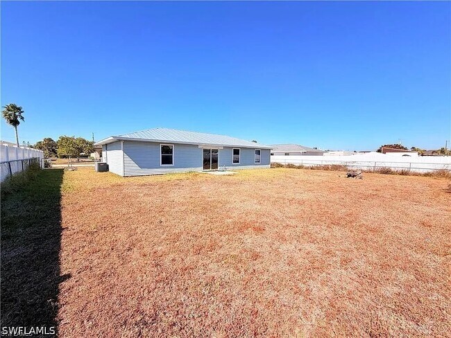 Building Photo - 419 NE 16th Pl