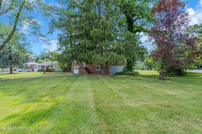 Building Photo - Take a look on this beautiful corner property