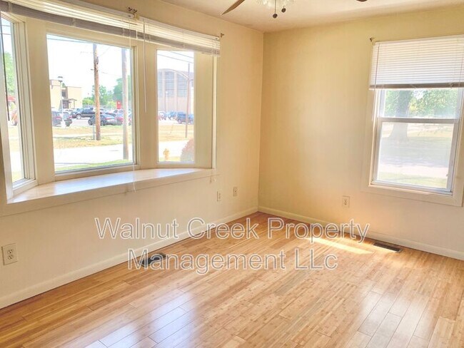 Building Photo - 215 W Lorain St