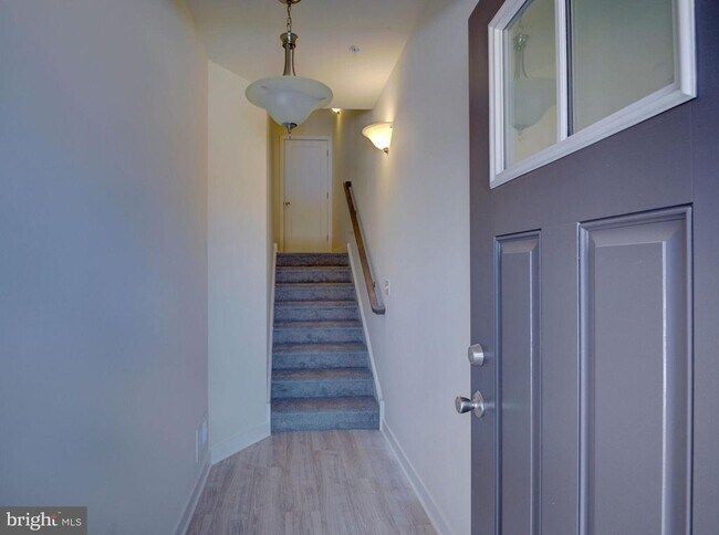 Primary Photo - 29 Independence Ct